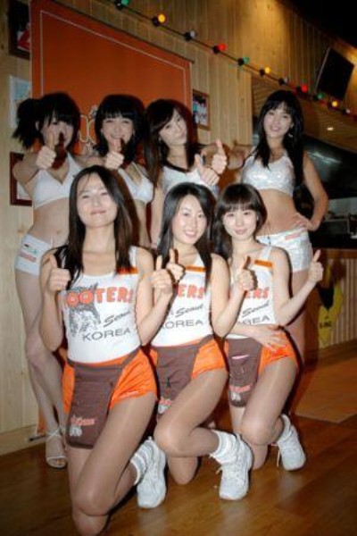 Korean Hooters Girls
